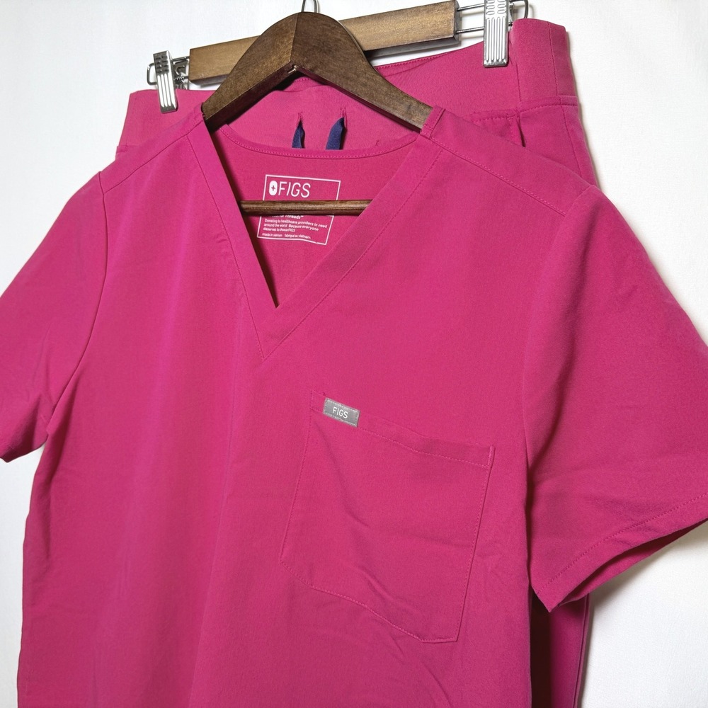Figs Technical Collection Pink Scrub Set V-Neck Top Zamora Jogger Pants Medium